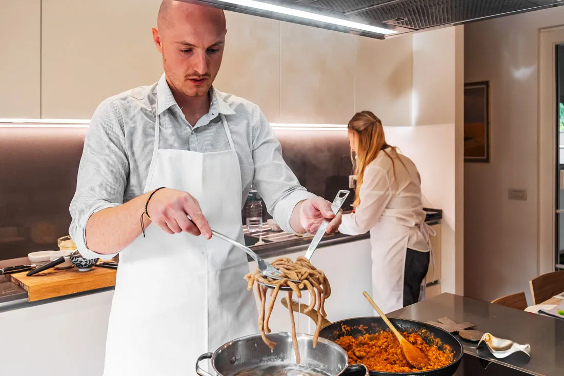 Niccolo-e-francesca-in-cucina-con-pasta-e-sugo_6_11zon